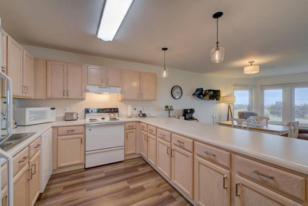 Beach Please-Updated Home With Ocean Views Long Beach Eksteriør bilde